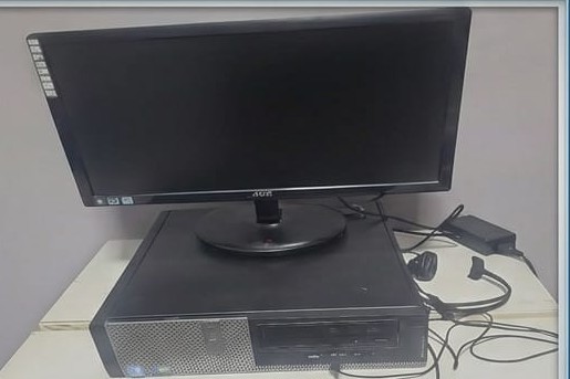 Estação de trabalho Dell com monitor, teclado e mouse